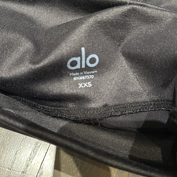 Alo bike shorts - Picture 3 of 3